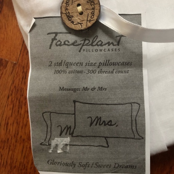 Faceplant Mr. And Mrs. pillow cases, Queen sized - Picture 4 of 4